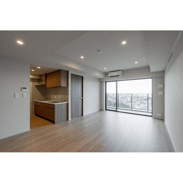 JIYUGAOKA MUSE SQUARE THE RESIDENCEの居間写真