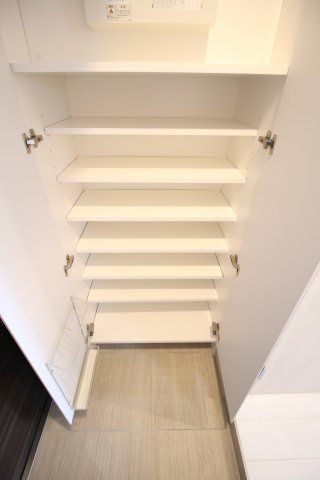玄関　（別タイプ参考写真）CREVIST(クレヴィスタ)王子　　北