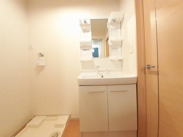 洗面設備　コンパクトで使いやすい洗面所