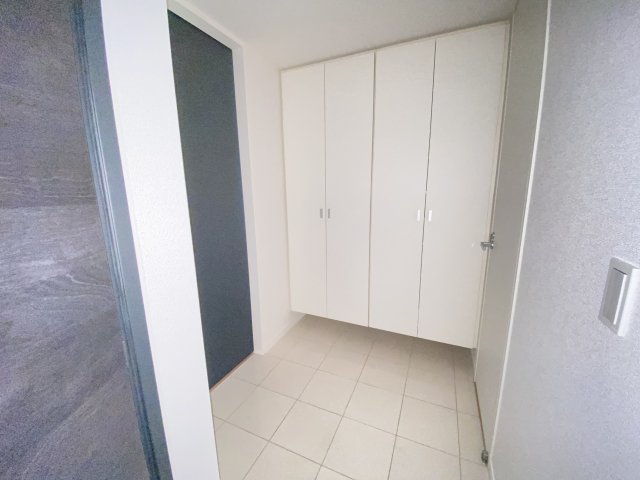 玄関　同物件別部屋参考写真