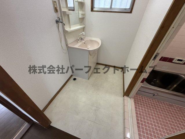 洗面設備　脱衣スペースもあります