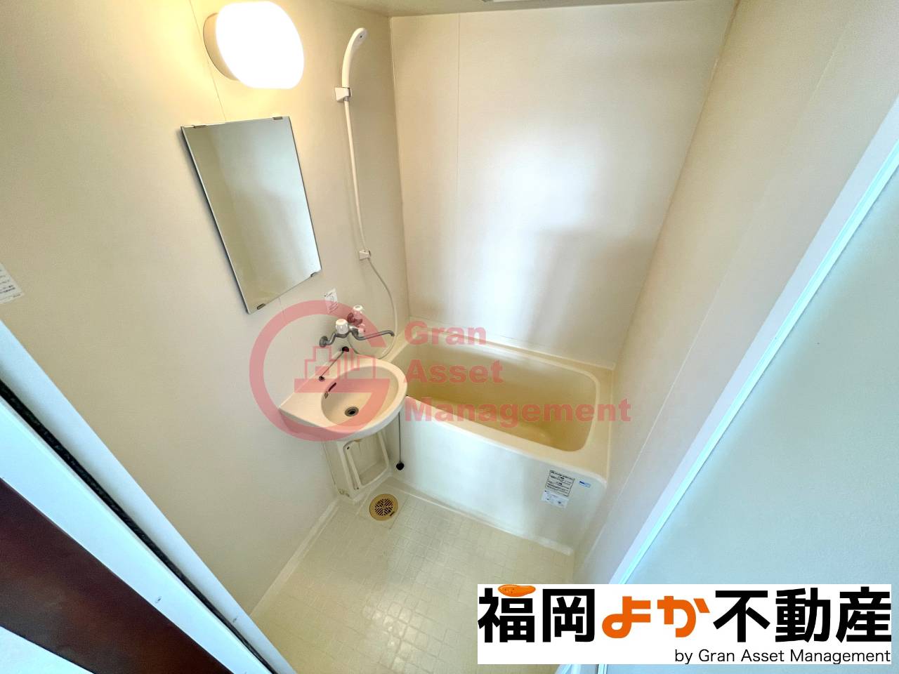 バス・シャワールーム　落ち着いた空間のお風呂です