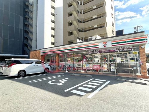 コンビニ　セブン-イレブン 福岡大手門１丁目店（コンビニ）まで300m