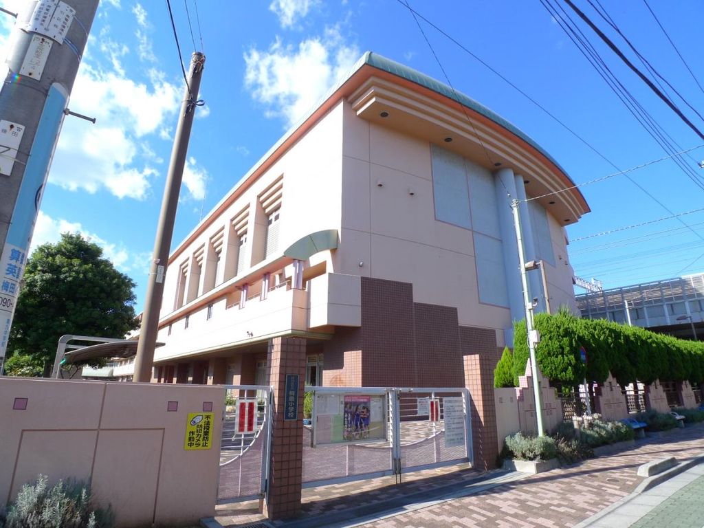 小学校　足立区立梅島小学校（小学校）まで340m