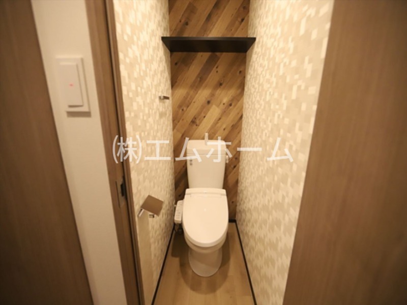 トイレ　シャワートイレ（温水洗浄暖房便座）