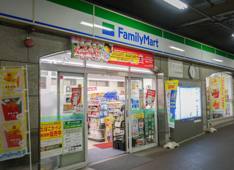 コンビニ　ファミリーマート 星ヶ丘ターミナル店（コンビニ）まで352m