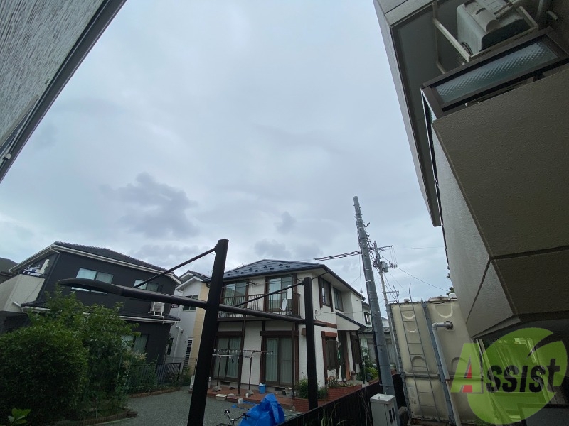バルコニー　洋室には窓が付いており、南向きなので調光もバッチリ