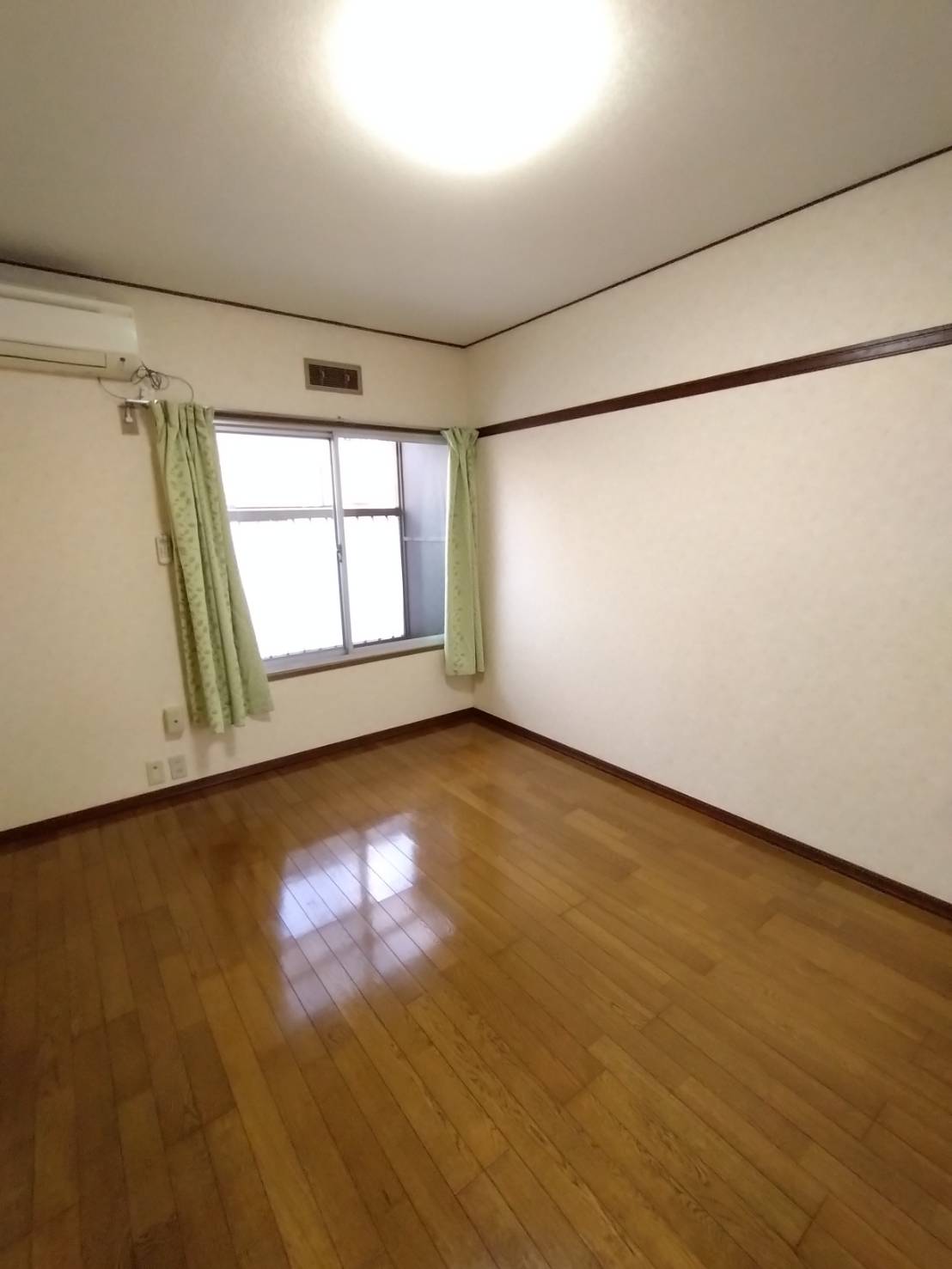 パナハイツ西荻IIの居間写真