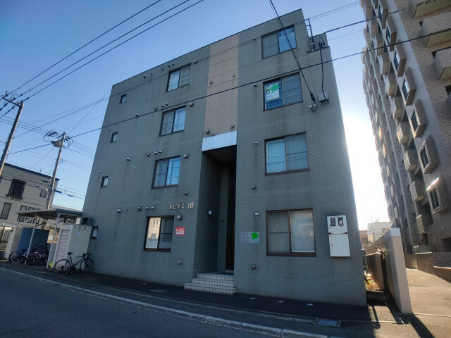 建物外観　札幌市中央区南１８条西「ルピナス１８」