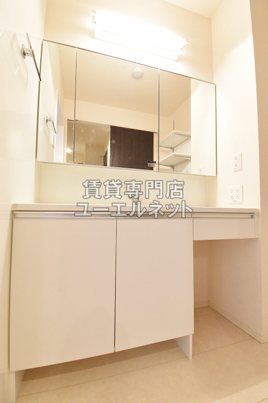 洗面設備　シャワー付洗面台