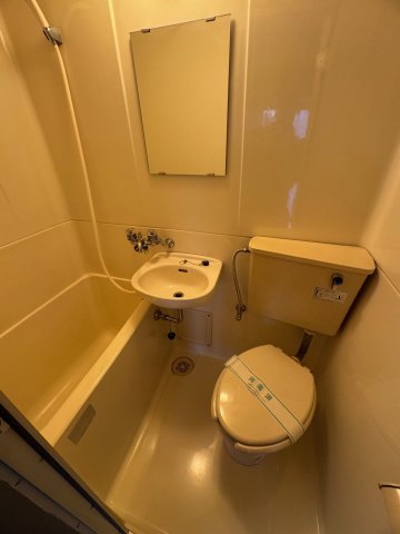 バス・シャワールーム　コンパクトで使いやすいお風呂です