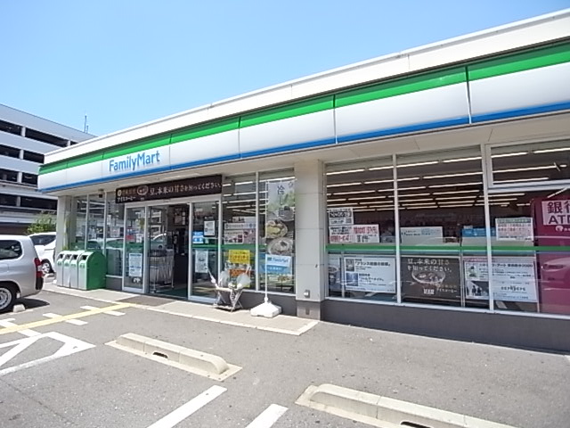 コンビニ　ファミリーマート 御影塚町店（コンビニ）まで184m
