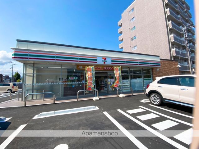 コンビニ　セブンイレブン（コンビニ）まで401m