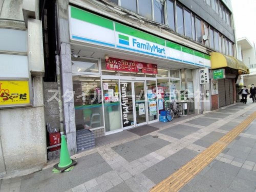 コンビニ　ファミリーマート 豊橋駅東口店（コンビニ）まで688m