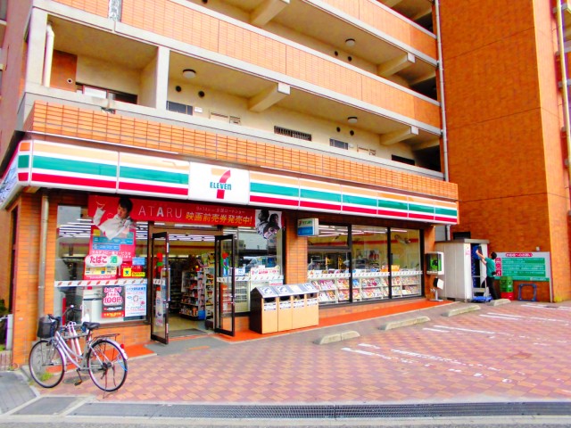 コンビニ　セブンイレブン 福岡箱崎1丁目店（コンビニ）まで296m