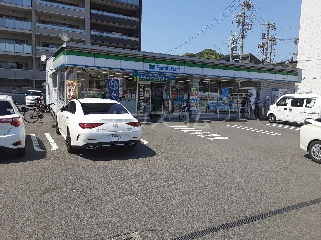 コンビニ　ファミリーマート 静岡東町店（コンビニ）まで389m