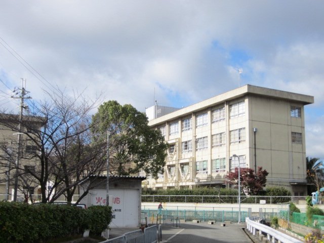 中学校　寝屋川市立第九中学校（中学校）まで1090m