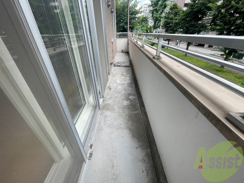 バルコニー　窓を開けると風通しも良く、気分も上がりそう！
