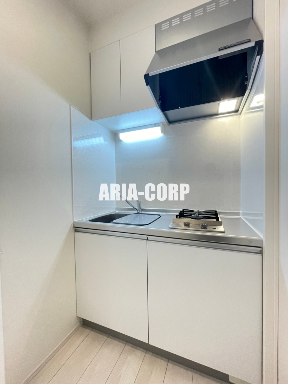 キッチン　システムキッチン・冷蔵庫スペースもしっかりございます！