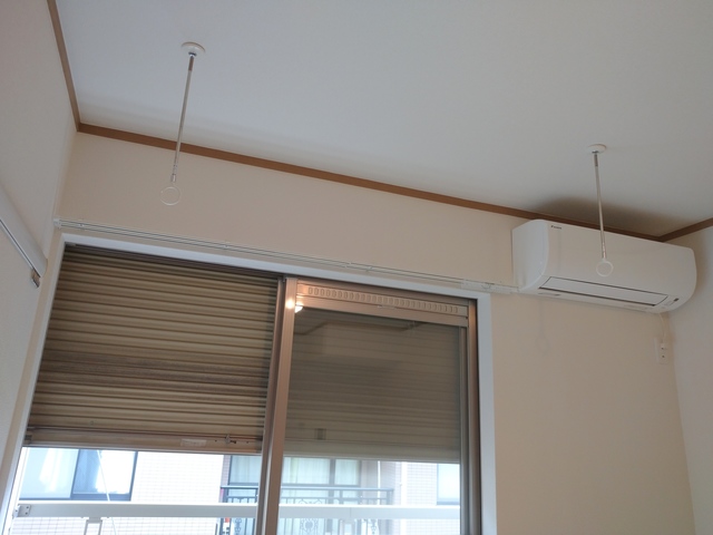 その他　★防犯シャッター　室内物干しフック★