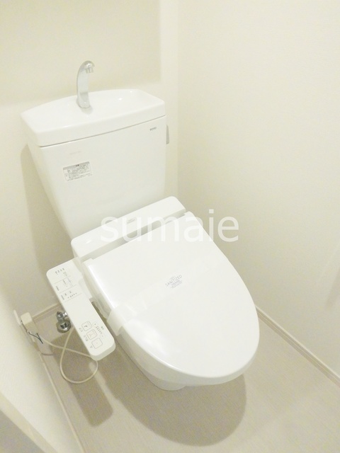トイレ　温水洗浄機能付きトイレです。