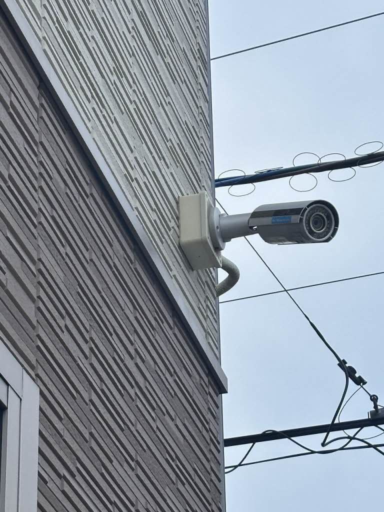 建物外観　防犯カメラ