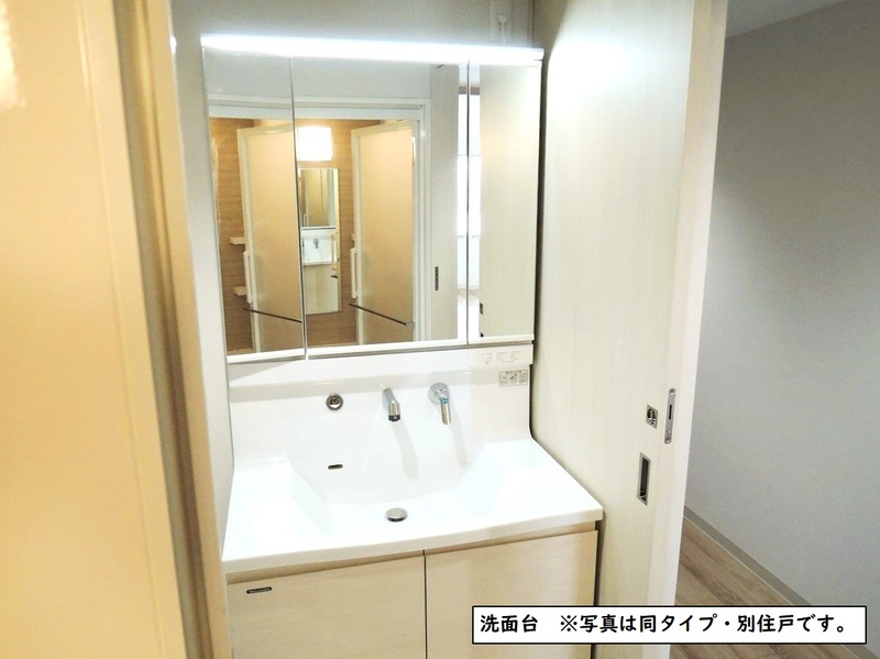 洗面設備　身支度に欠かせない独立洗面台♪