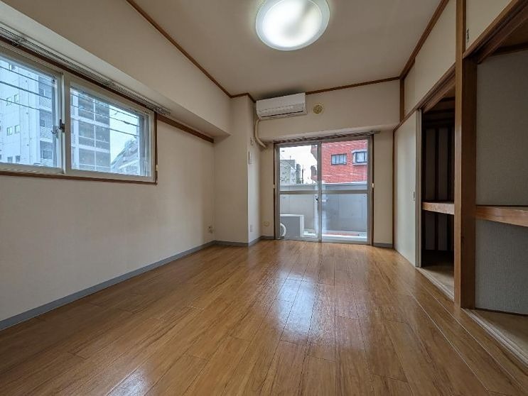 グレース柿の木坂の居間写真