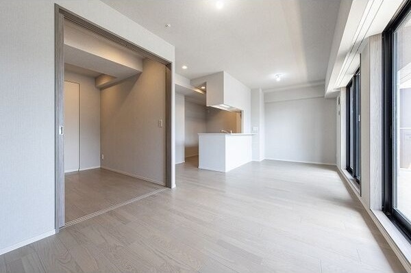 居室・リビング　※写真は同じマンションの違う部屋のものになります。