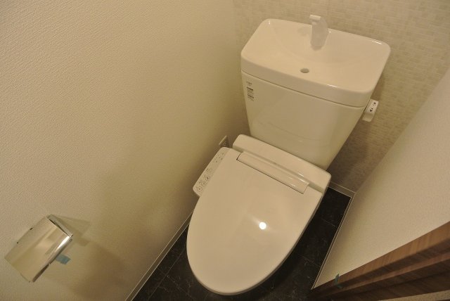 阪急神戸線 中津駅 徒歩7分 12階建 築6年のトイレ写真