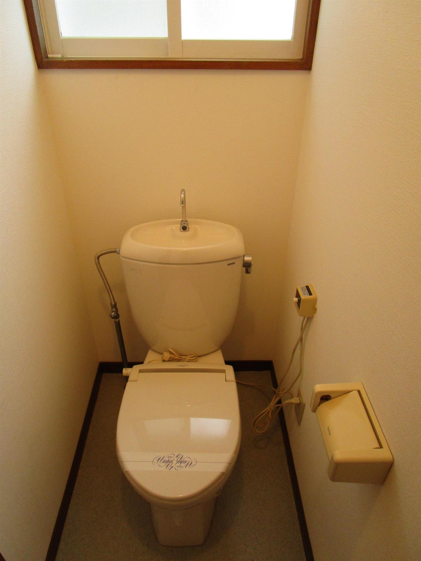 ＪＲ東北本線 岩手飯岡駅 徒歩42分 2階建 築32年のトイレ写真