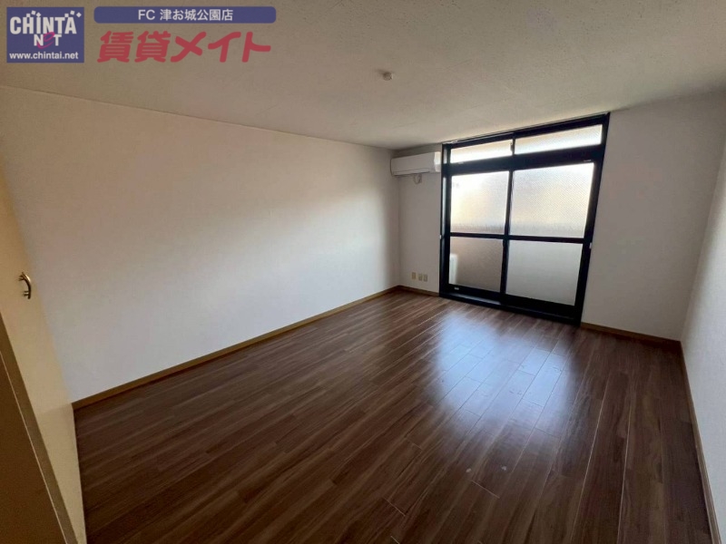 居室・リビング　同物件別部屋の写真