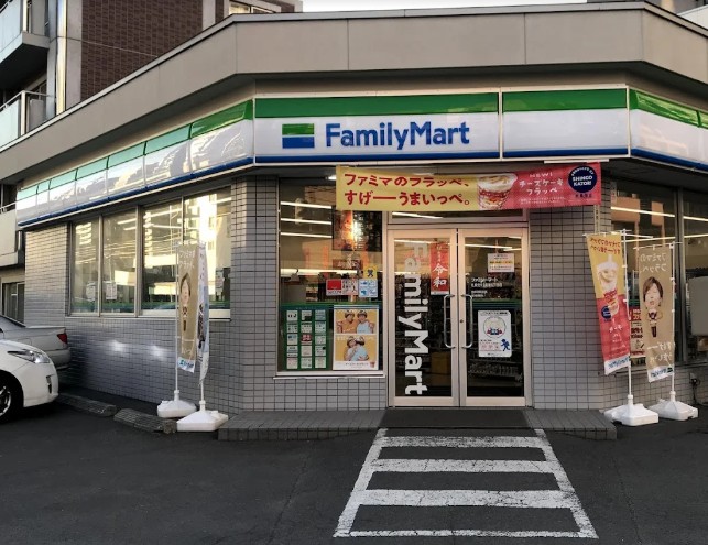 コンビニ　ファミリーマート札幌北11条東6丁目店（コンビニ）まで71m