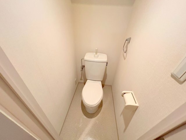 トイレ　清潔感のあるトイレは、誰もがリラックスできる空間です。