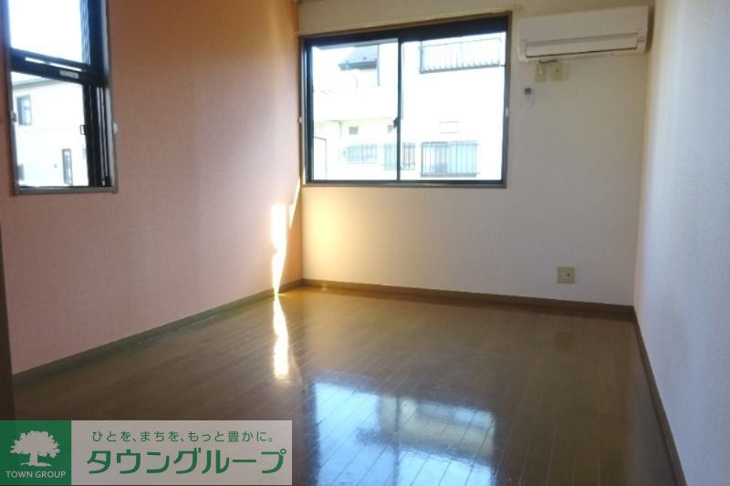 セシールICHIKAWAの居間写真