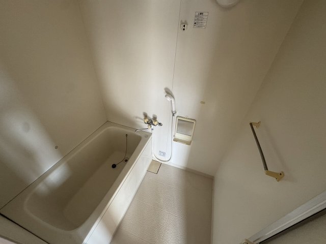 バス・シャワールーム　コンパクトで使いやすいお風呂です