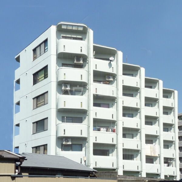名古屋市中村区賑町のマンションの建物外観