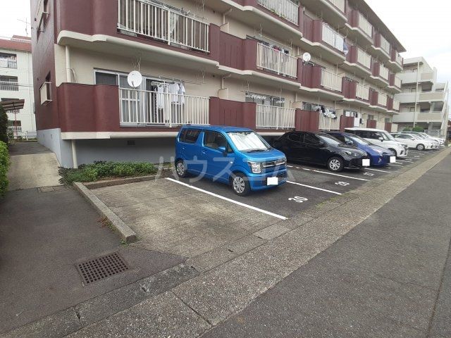 【名古屋市守山区喜多山のマンションの駐車場】