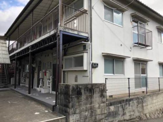広島市西区己斐中のアパートの建物外観