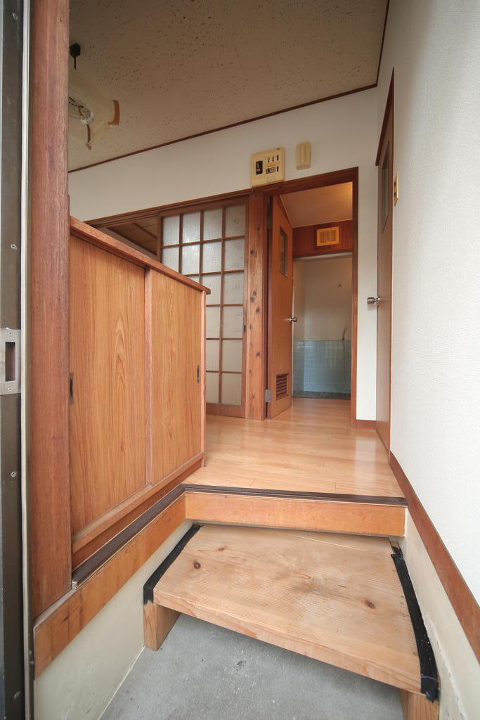 高木アパートの玄関写真
