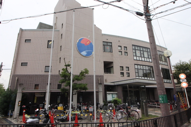 【茨木市総持寺駅前町のマンションの図書館】