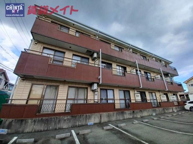 伊勢市小俣町元町のマンションの建物外観