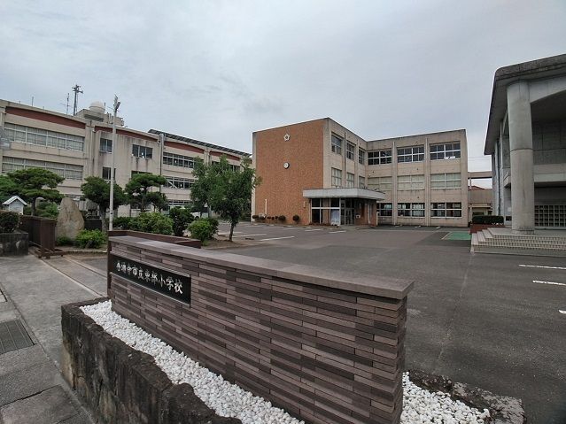 【フルール・ド・リスＡの小学校】