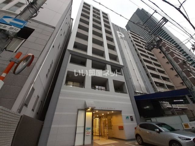 神戸市中央区雲井通のマンションの建物外観
