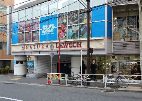 コンビニ　ナチュラルローソン代々木駅西店（コンビニ）まで38m