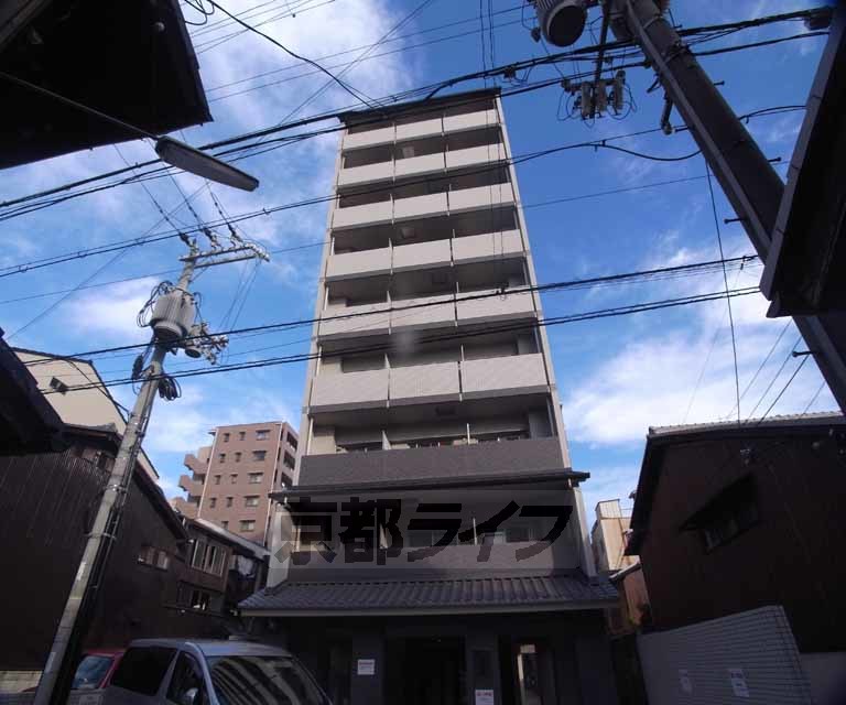京都市中京区越後突抜町のマンションの建物外観