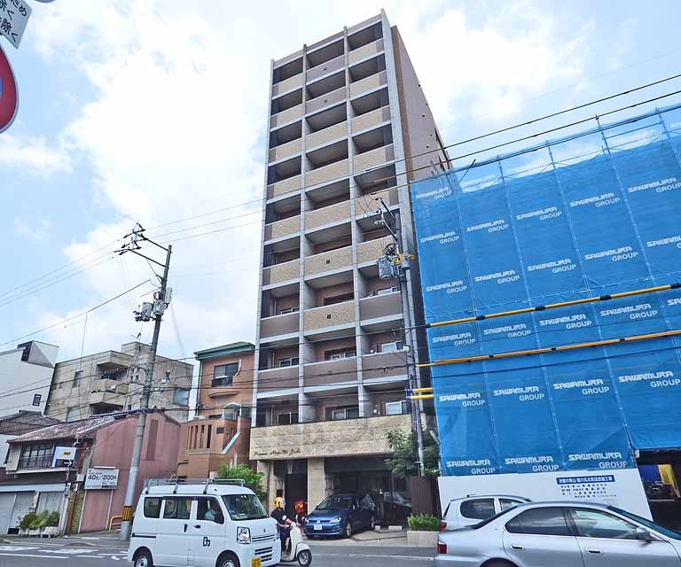 京都市上京区藁屋町のマンションの建物外観