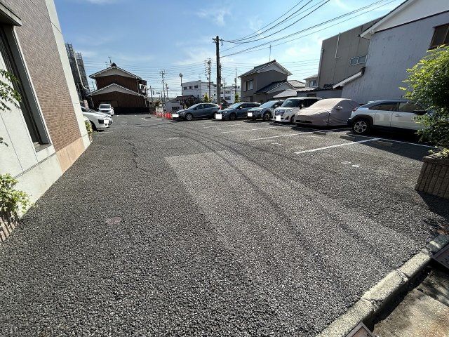 【Residential岡崎の駐車場】