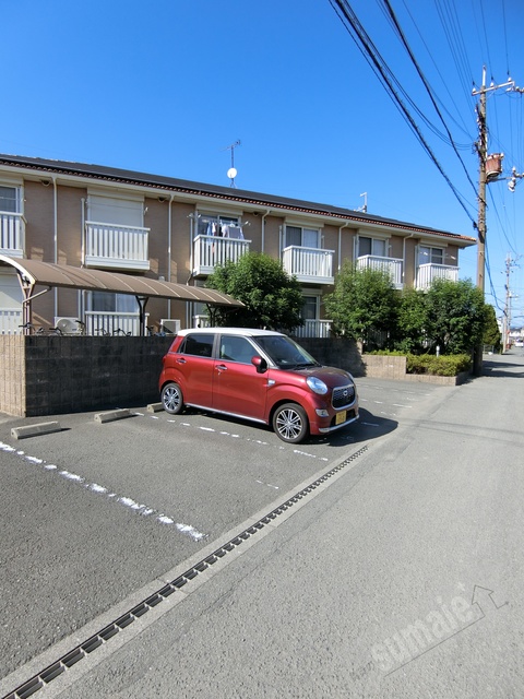 【和歌山市松江東のアパートの駐車場】