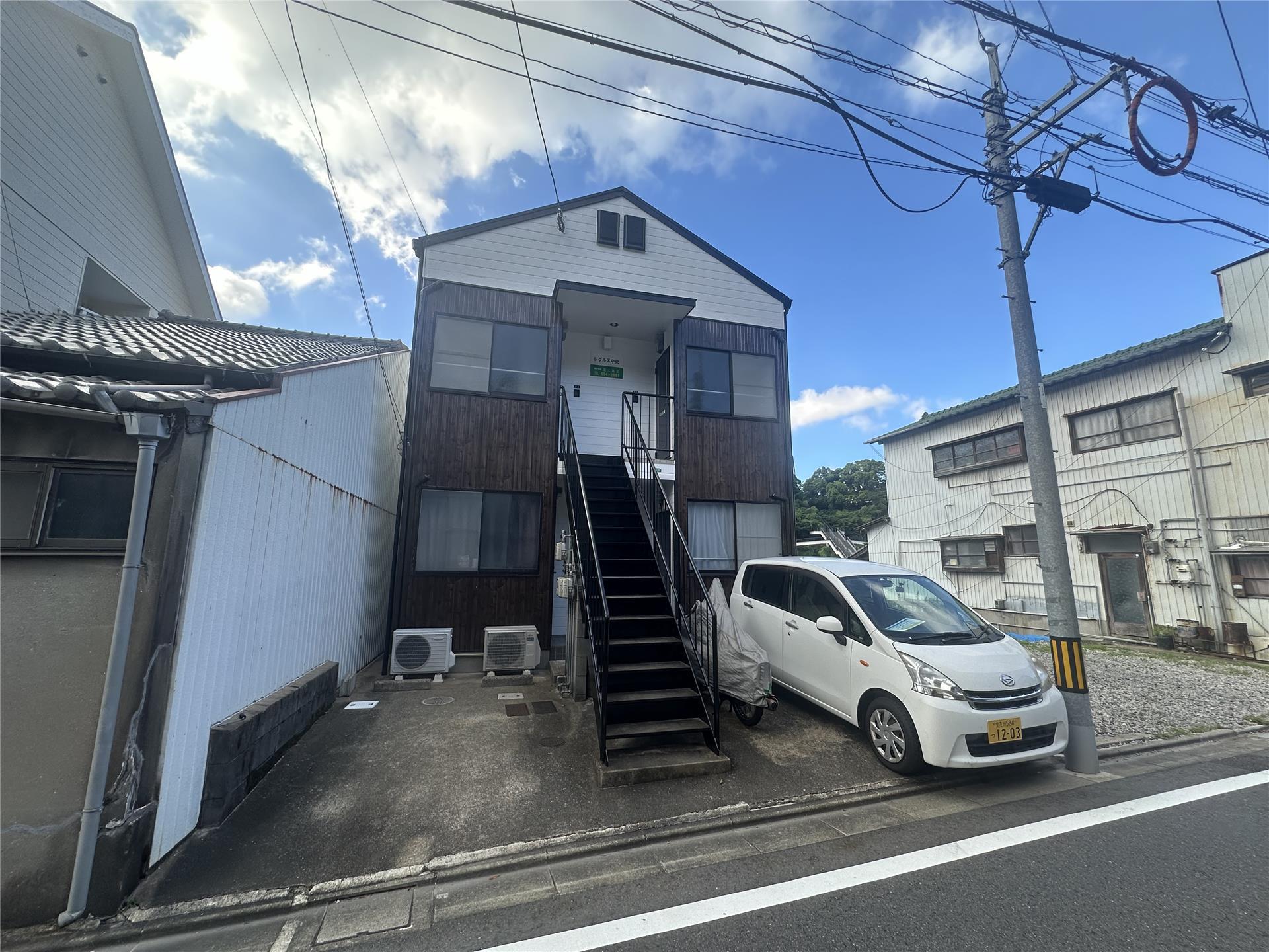 【北九州市八幡東区中央のアパートの駐車場】